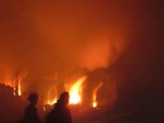 Tin tức - Quảng Bình: Cháy chợ lúc rạng sáng, nhiều gian hàng bị thiêu rụi