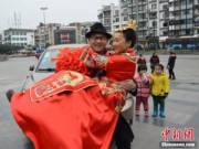 Eva Yêu - Lấy được vợ sau nửa tháng rao tìm bạn gái giữa phố