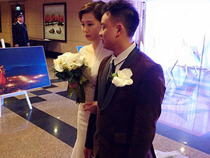 Hot girl Mi Trần xúc động trong ngày cưới