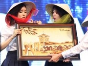 Làng sao - T-ara háo hức đội nón lá do fan Việt tặng