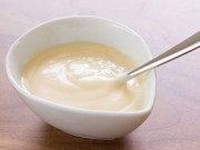 Nhà đẹp - Dùng mayonnaise lau bàn trà sạch bong trong 2 phút