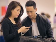Làng sao - Trương Ngọc Ánh thân mật với "người tình" ở sân bay