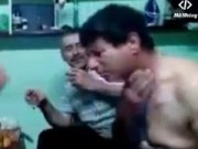 Clip Eva - Bỏng họng vì uống rượu đang cháy