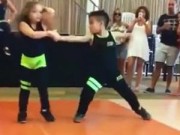 Clip Eva - Hai em bé nhảy cực đỉnh theo nhạc