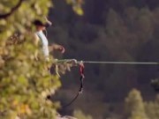 Clip Eva - Cô gái mang giày cao gót đi trên dây qua vực sâu