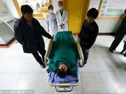 Làm mẹ - Cảm động bố mẹ mỗi người hiến một quả thận cứu hai con