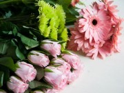 Nhà đẹp - 9 mẹo cắm bình hoa tươi lâu đẹp nhà, hút khí độc