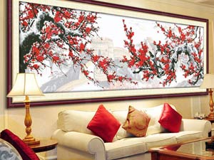Đuổi dữ hóa lành nhờ tranh thêu hoa đào