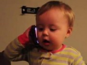 Clip Eva - Em bé gọi điện thoại cho bố cực dễ thương