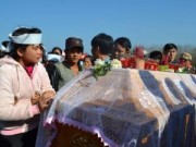 Tin nóng trong ngày - Cả ngàn người dự đám tang hai cha con bị sát hại