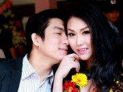 Làng sao - Phi Thanh Vân được chồng hôn khi nhận giải thưởng