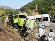 Tin tức - Thanh Hóa: Xe khách tông xe tải, 9 người tử vong