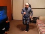 Clip Eva - Cụ ông "hồi teen" nhảy nhạc dance cực chất