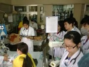 Tin tức - Giao mùa, trẻ viêm phổi đông nghẹt tại viện