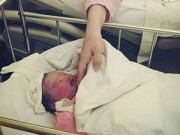 Làm mẹ - Con tử vong vì nghẹn bánh mì mẹ lại cho uống nước liên tục