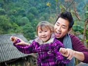 Làng sao - Nguyên Khang rạng ngời bên trẻ em vùng cao