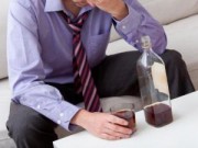 Sức khỏe - Uống rượu nhiều tăng nguy cơ đột quỵ sớm