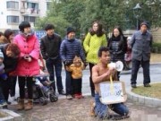 Eva Yêu - Người đàn ông quỳ gối, bắc loa xin lỗi vợ 1000 lần