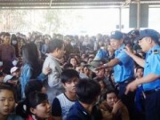 Tin tức - Chen lấn, ngất xỉu mua vé xe Tết: Đã có giải pháp?