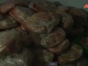 Tin tức - Kinh hãi giò chả làm từ thịt gà bốc mùi