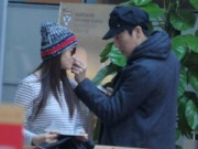 Làng sao - Y Năng Tịnh và hôn phu kém tuổi âu yếm bên nhau