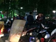 Tin tức - Bãi trông xe “mọc” tự phát, chặt chém khách ngày Xuân