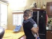 Làm mẹ - Clip ông bố Hà Nội chế "Bèo dạt mây trôi" ru con gây sốt