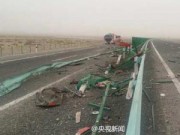 Tin tức - TQ: Lật xe trên đường cao tốc, gần 60 người thương vong