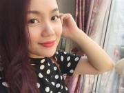 Nhà đẹp - Phòng khách rực rỡ hoa đầu năm của ca sĩ Ngọc Anh