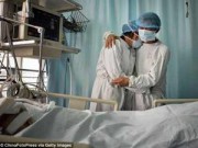 Tin tức - Bố mẹ đau đớn tiễn biệt con trai 15 tháng tuổi hiến tạng