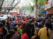 Mua sắm - Giá cả - Chen chân xếp hàng mua vàng ngày Vía Thần Tài