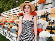 Thời trang - Streetstyle "ngọt lịm" của mỹ nữ 50 sắc thái Dakota Johnson