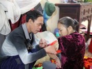 Eva Yêu - Chuyện tình người chồng 27 năm chăm vợ bệnh hiểm nghèo