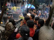 Tin tức - Dòng người đổ về lễ Khai ấn đền Trần