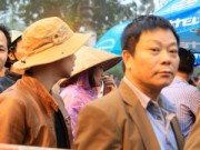 Tin tức - Khách thập phương đội mưa xin ấn đền Trần