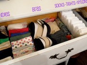 Thời trang - Video: Cách gấp đồ lót gọn mà xinh!