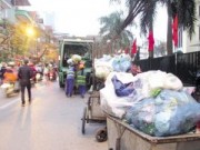 Tin tức - Hà Nội: Hiểm họa từ việc rác chiếm lòng đường