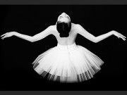 Thời trang - Linh Nga gợi cảm tinh tế trong bộ ảnh ngực trần tập múa