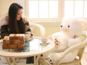 Chọn quà tặng đáp lại tình yêu ngày Valentine Trắng