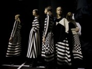 Thời trang - Nín lặng ngắm BST đẹp tinh khiết của Valentino