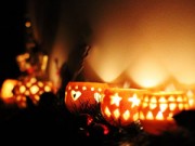 Bếp Eva - Tỉa chân nến bằng vỏ cam lãng mạn cho Valentine trắng