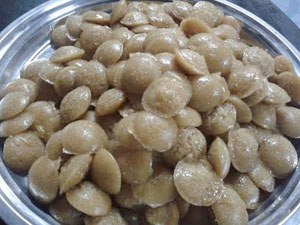 Nhờ lơ đễnh có mâm bánh bò ngon