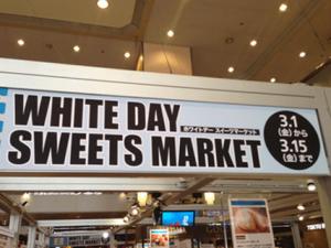 Vợ siết cổ chồng vì không tặng quà "Valentine trắng"