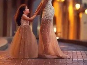 Yêu con - Những khoảnh khắc “tan chảy” trái tim của mẹ và con gái