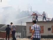 Tin tức - Cháy lớn tại dãy nhà dưới chân chung cư Khánh Hội