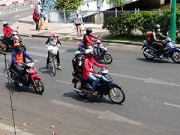 Tin tức - Sài Gòn: Sốt trang phục 'độc' chống nắng