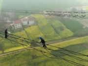 Clip Eva - Choáng với độ cao nơi làm việc của thợ điện Trung Quốc