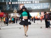 Tin tức - TQ: Chàng trai giả gái nhảy múa kiếm tiền chữa bệnh cho mẹ