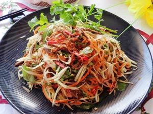 Nộm đu đủ bò khô cho cuối tuần