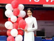 Làng sao - Trương Thị May được các em học sinh yêu mến
